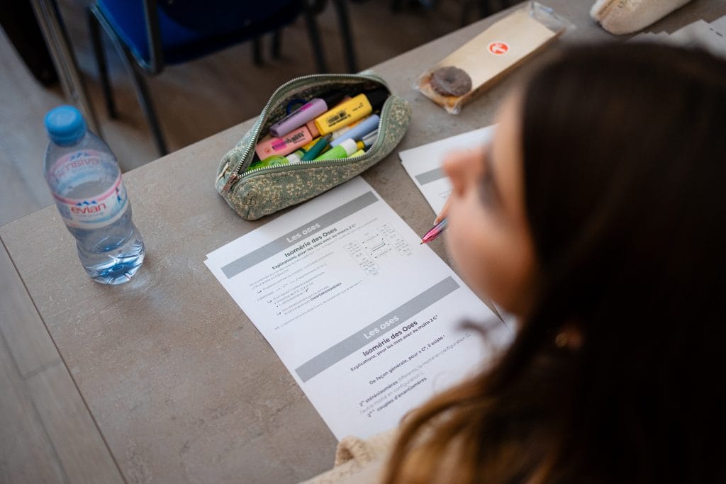 Étudiante en cours de science